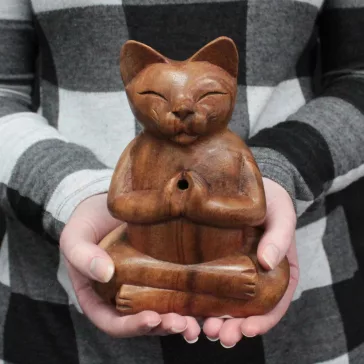 Geschnitzter Holz-Räucherhalter – Große Yoga-Katze