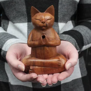   Geschnitzter Holz-Räucherhalter – Mittelgroße Yoga-Katze  