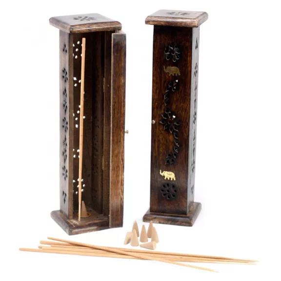 Mangoholz-Räucherständer-Turm mit Teildekoration Mangoholz-Räucherständer-Turm mit Teildekoration
