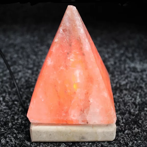 Hochwertige USB-Pyramiden-Salzlampe – 9 cm Hochwertige USB-Pyramiden-Salzlampe – 9 cm