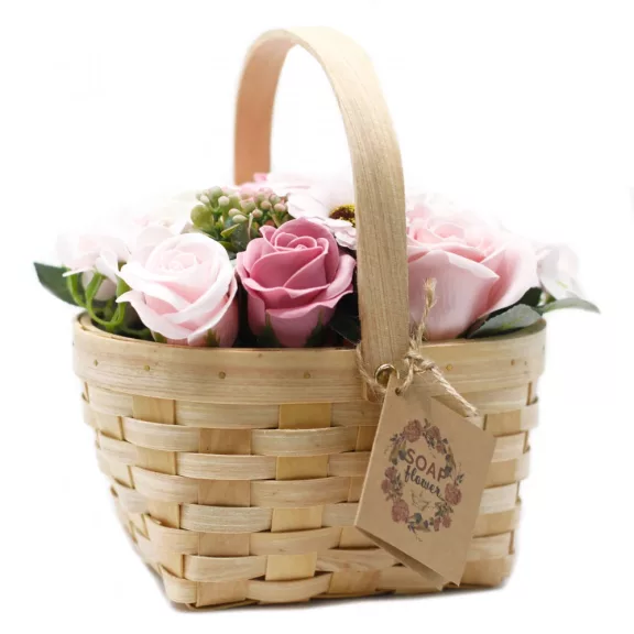 Großer rosa Strauß im geflochtenen Korb Großer rosa Strauß im geflochtenen Korb