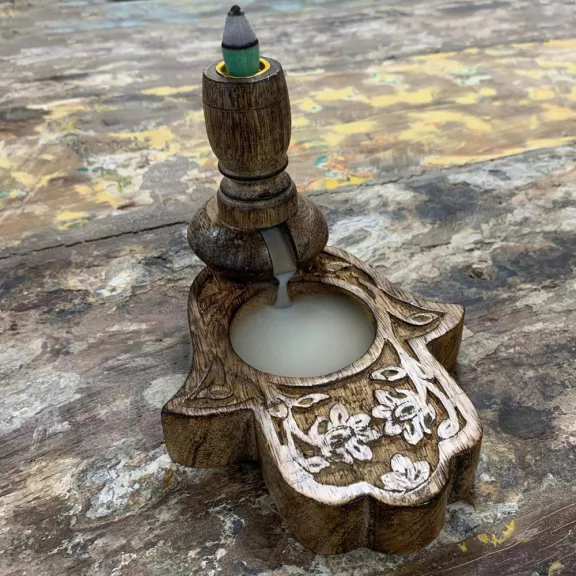 Kleiner Mango-Holz „Flüssiger Rauch“ Räucherstäbchenhalter – Hamsa Kleiner Mango-Holz „Flüssiger Rauch“ Räucherstäbchenhalter – Hamsa
