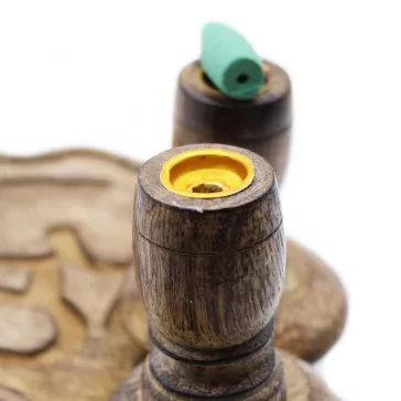   Mittlerer Mango-Holz „Flüssiger Rauch“ Räucherstäbchenhalter – Messing-Buddha